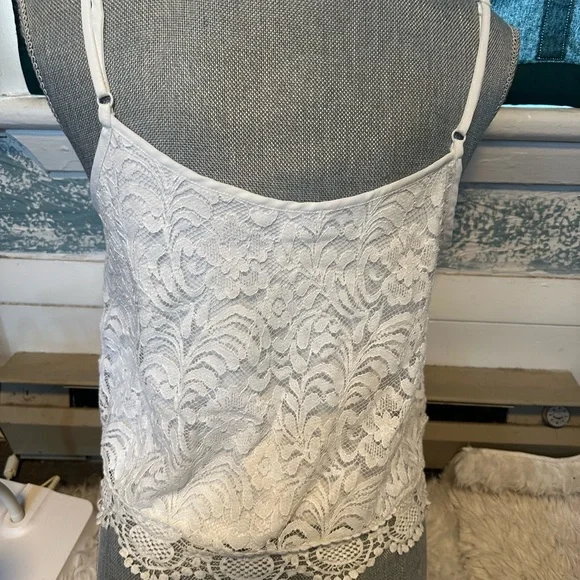 Women’s lace crop top - Picture 3 of 4